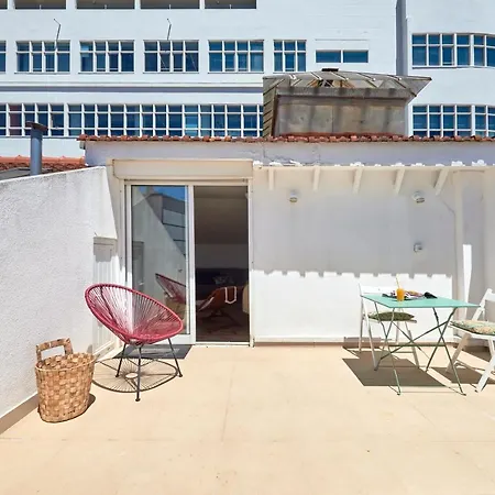Sunny With Terrace.river View! Daire Lisboa