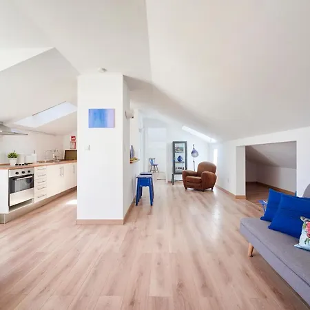 Sunny With Terrace.river View! Lägenhet *