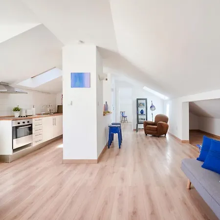 Sunny With Terrace.river View! Apartamento