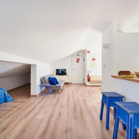 Sunny With Terrace.river View! Lägenhet