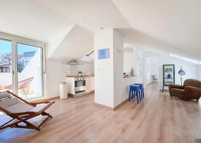 Sunny With Terrace.river View! Apartmán *