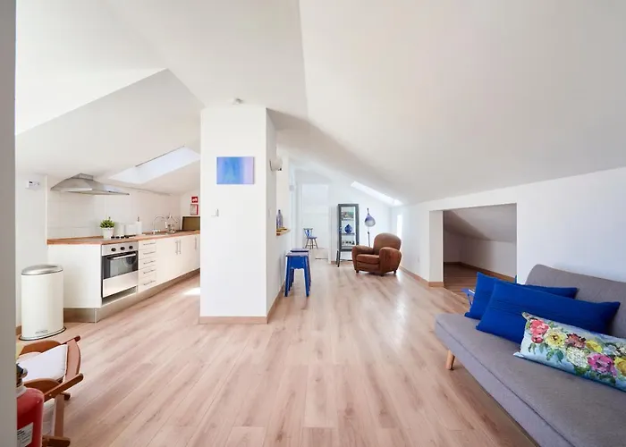 Sunny With Terrace.river View! شقة *