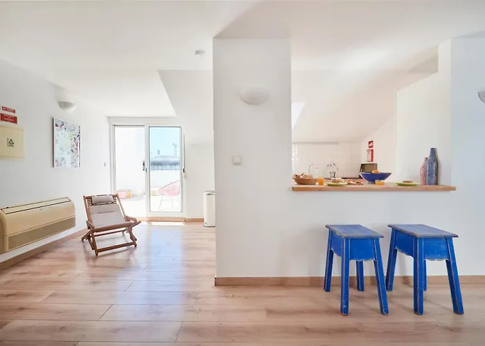 Sunny With Terrace.river View! شقة Lisboa