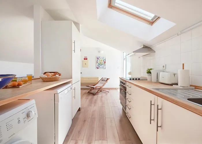 Sunny With Terrace.river View! شقة Lisboa