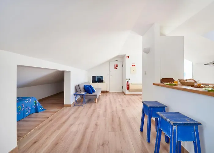 Sunny With Terrace.river View! شقة